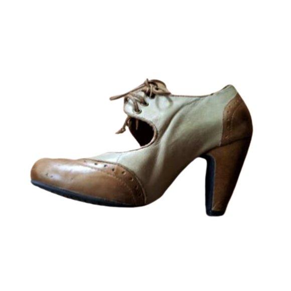 Miz Mooz vintage inspired Symphony Spectator pump. - Picture 8 of 14